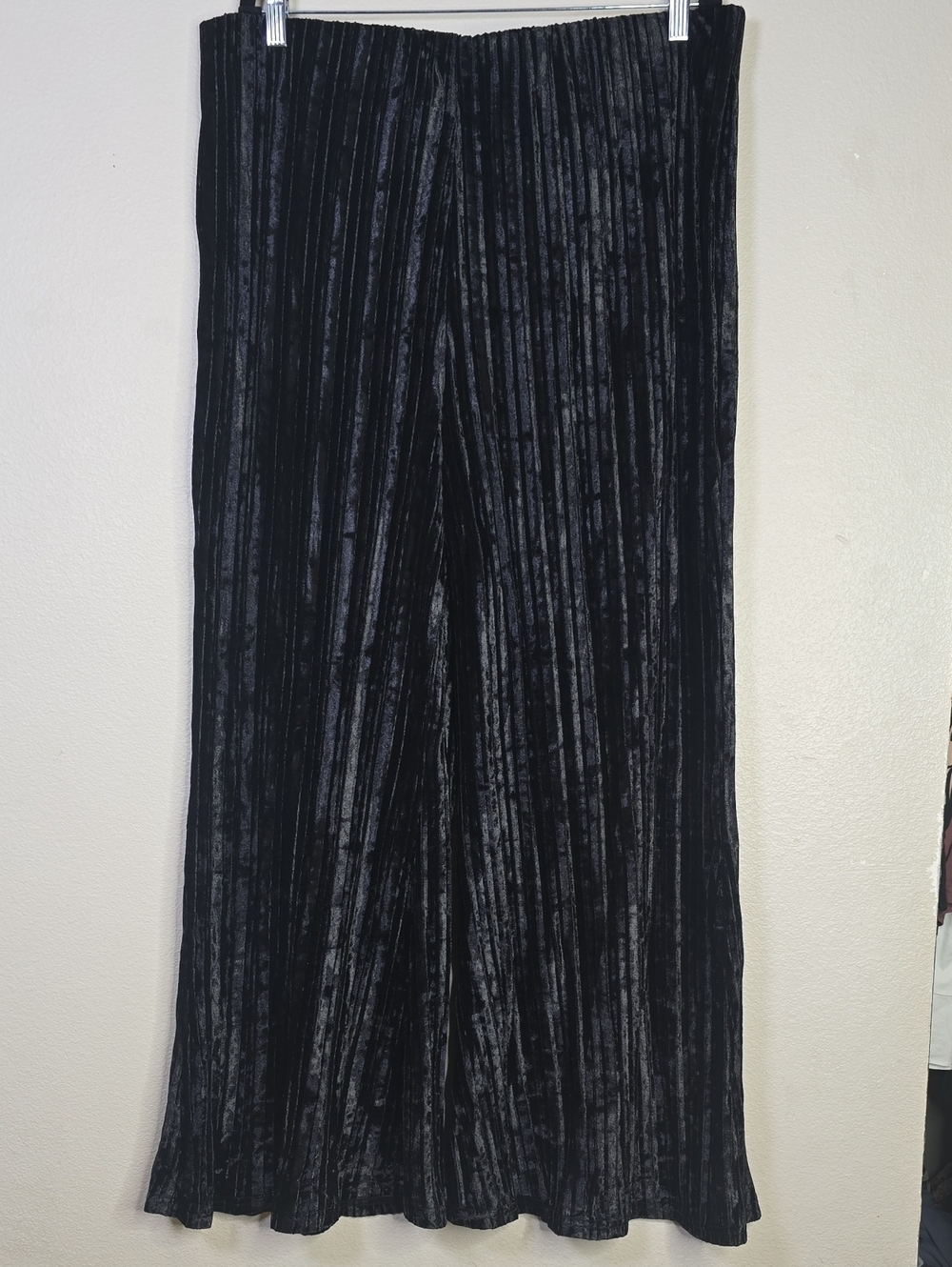 NATURAL LIFE Black Crushed Velvet Pleated Flare Pull On Pants Size Xl Nwt.